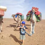 trek famille désert avec les dromadaires