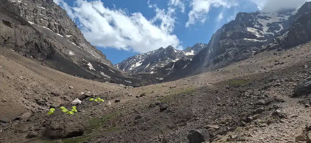 bivouac en altitude lors d’un trek dans le massif du toubkal
