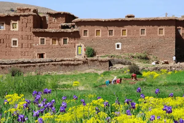trek la vallée heureuse, Maison berbère traditionnelle en terre crue dans la vallée d’Aït Bougmez
