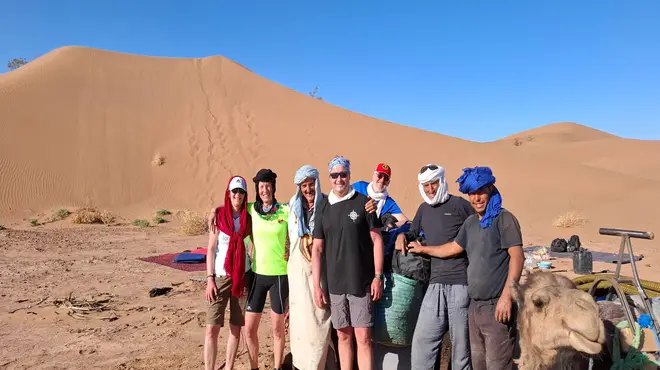 Notre équipe chameliers dans le désert