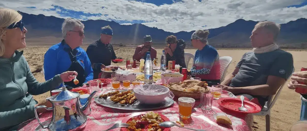 pique-nique-circuit-bivouac-luxe Pique-nique en plein nature en circuit VTT sud Maroc