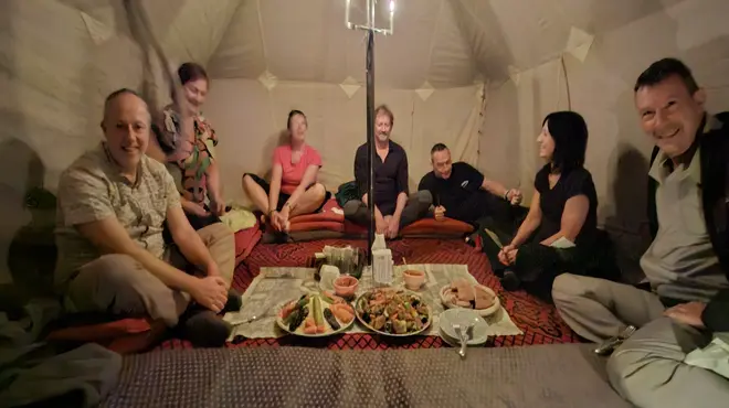 Tente pour repas du soir en trek Atlas et désert