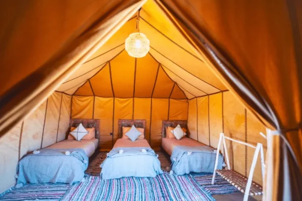 tente bivouac de luxe mobile dans l'atlas