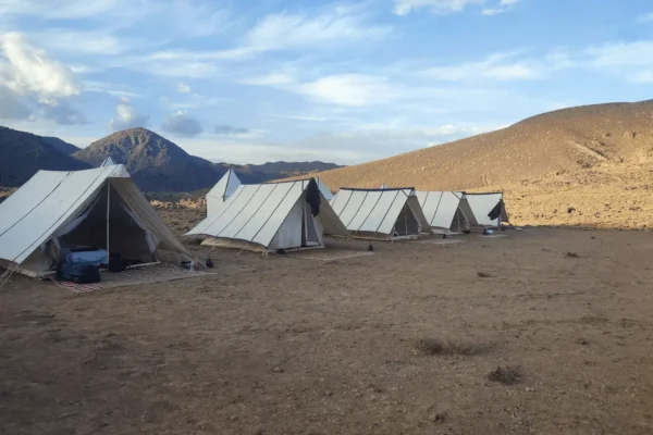 bivouac de luxe mobile dans les montagnes de l'Atlas