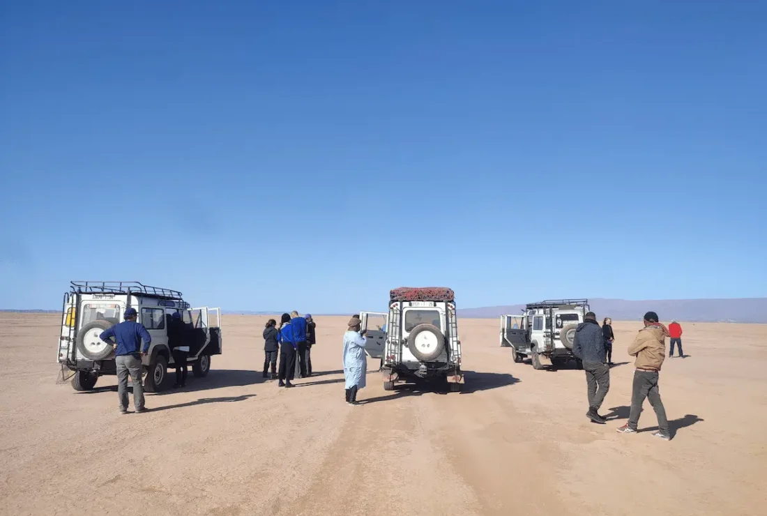 Circuit 4x4 sud Maroc évasion saharienne traversant le plateau du lac Iriki vers les dunes de Chegaga