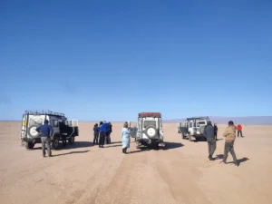 Circuit 4x4 sud Maroc évasion saharienne traversant le plateau du lac Iriki vers les dunes de Chegaga