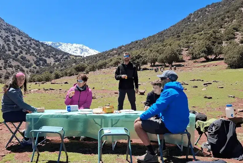 le-toubkal-en-2-jours Pause midi en trek 2 jours ascension du Toubkal