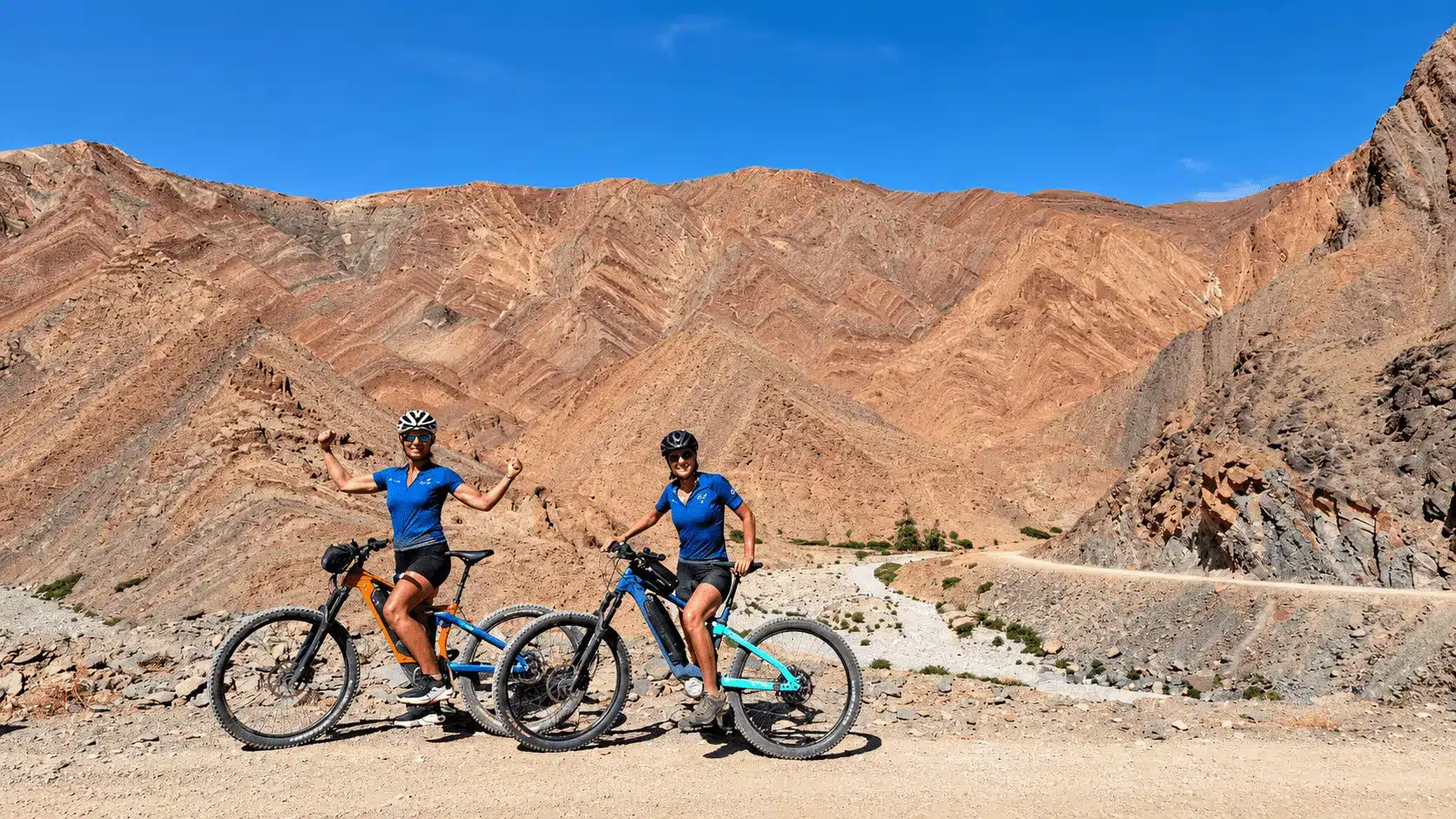 Paysages sauvages de l’Anti-Atlas lors d’un circuit VTT au Maroc