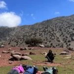 Sieste en famille en trek vers le sommet du Toubkal