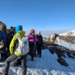 Trek en famille au col avant le sommet du Toubkal